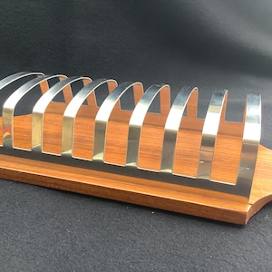 Vintage Retro Toast Rack mit Holzsockel aus Teakholz. Toast-, Brief- oder Serviettenhalter, Edelstahl und Teakholz, 8 Scheiben