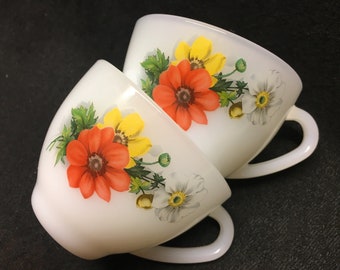 2 tazas de té o café arcopal vintage con imagen de flores silvestres