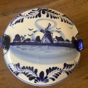 Beautiful vintage round blue delfts glazed ceramic barrel butter dish with lid decorated with a hand painted blue dutch scene image 9