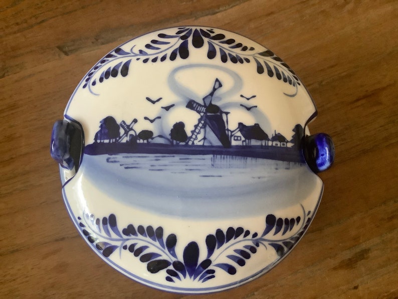 Beautiful vintage round blue delfts glazed ceramic barrel butter dish with lid decorated with a hand painted blue dutch scene image 9