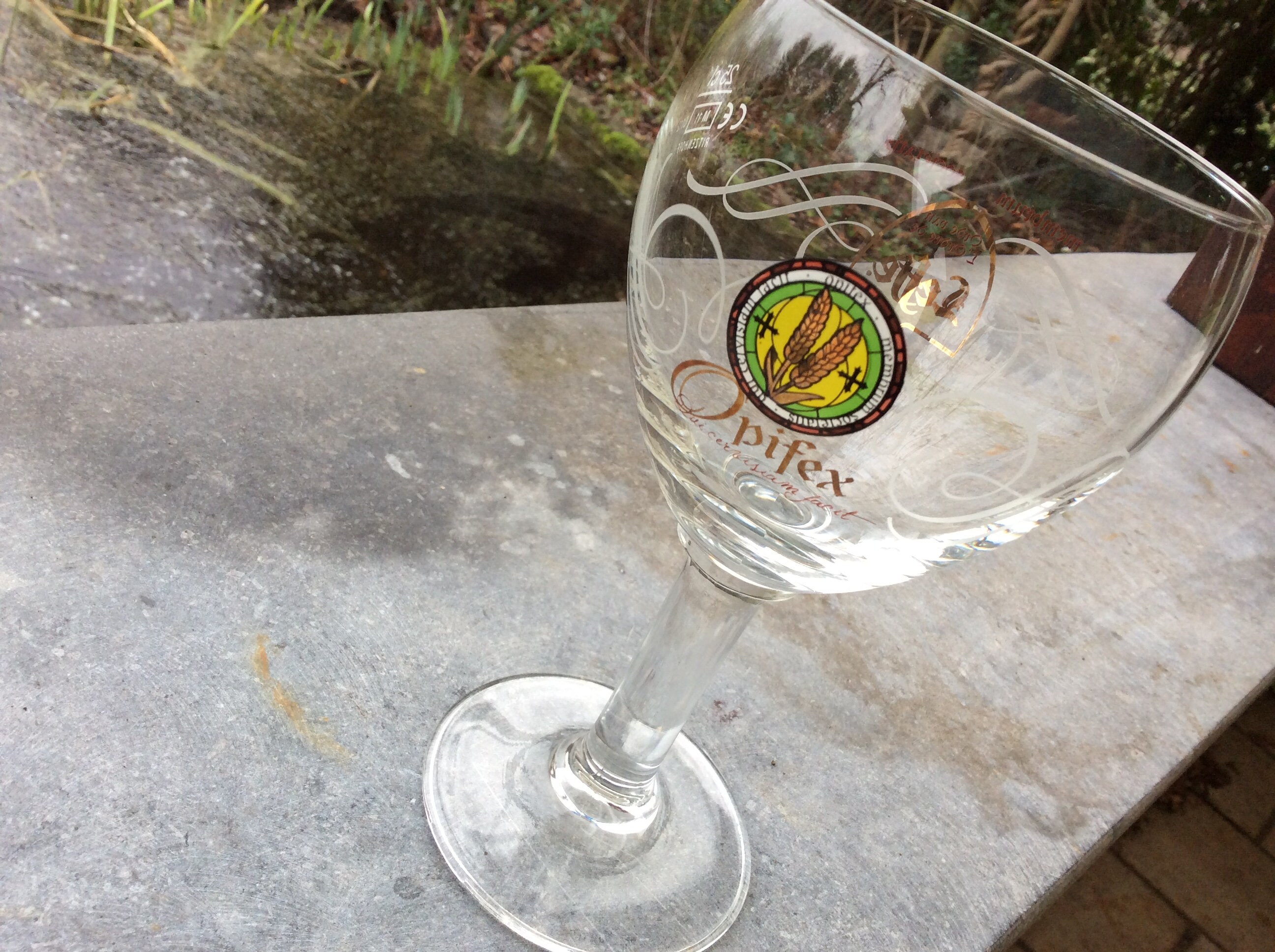 有名なレフ修道院ビールの限定版グラス1個、レフベルギービールグラス