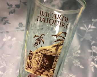 1 vintage Bacardi glazen collectorsitem, het Daiquiri cocktailthema glas, de Bacardi collectie bacardi collector