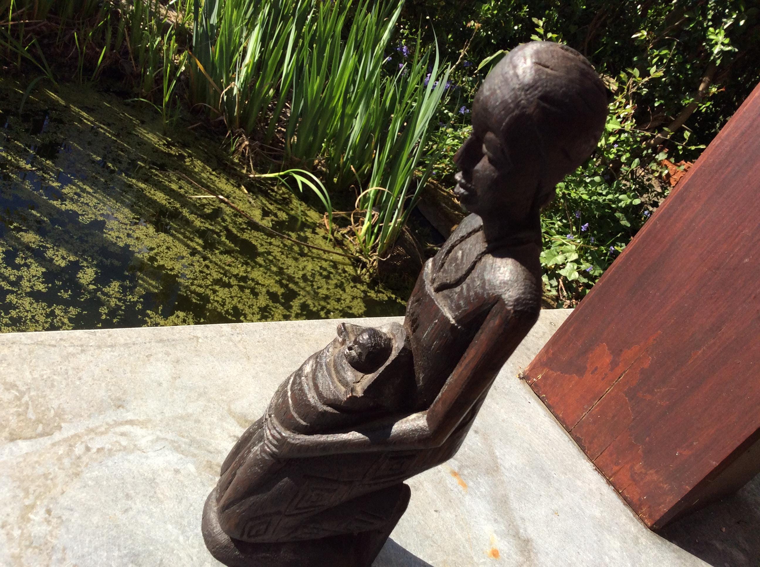 彫刻レリーフ座る女 【公式通販】