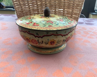 Vintage round tin ,  tin made in Belgium in the 50s, tin with lid and handle