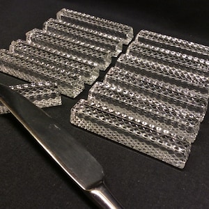 Vintage Set of 12 Wonderful French Cut Crystal Cutlery Rests, knife rests, Crystal au plomb 24%