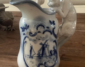 Pot à lait en porcelaine vache crémier finement peint à la main dans le design bleu original - France Pot à lait en porcelaine vache crémier finement peint à la main dans le design bleu original - France