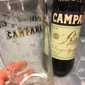 2 vintage Campari longdrinkglazen, met gouden inscriptie Campari l&#39;aperitivo-advertentie
