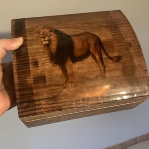 Handgesneden houten kist Vintage hout gesneden en bewerkte metalen decoratieve opbergdoos Woondecoratie Boho