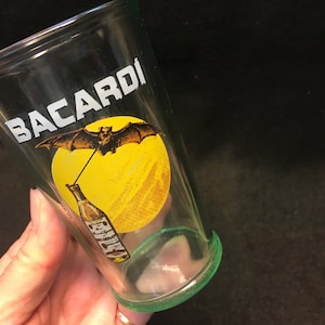 1 zabytkowy kieliszek do koktajli Bacardi, edycja limitowana, Bacardi 150 lat dla kolekcji Bacardi, kolekcjoner Bacardi, kieliszek Bacardi 150 lat