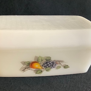 Vintage Arcopal botervloot Fruits de France, gemaakt in vintage opaalglas uit de jaren 70.