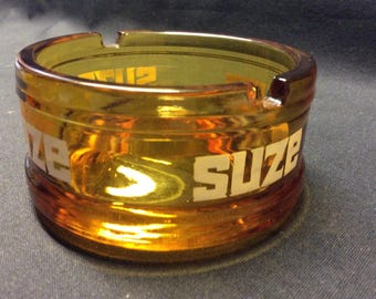 ヴィンテージのラウンド フレンチ オレンジ ガラス灰皿。フランスの