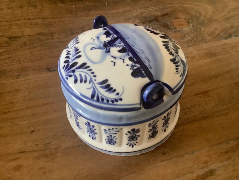 Beautiful vintage round blue delfts glazed ceramic barrel butter dish with lid decorated with a hand painted blue dutch scene image 2