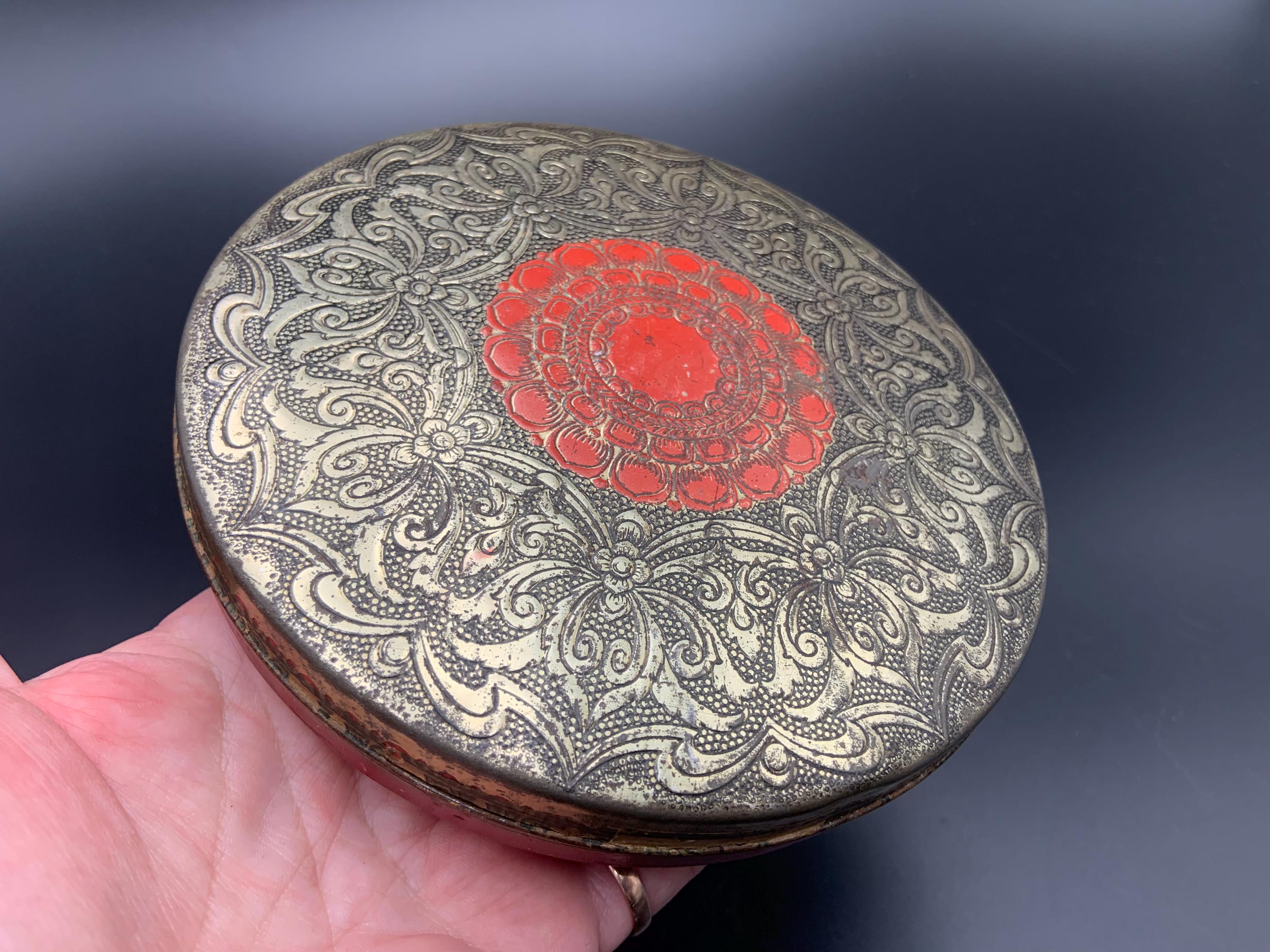 L. ROZAY GRAND Plat En Etain Repousse Decor De Fruits Style Art Deco