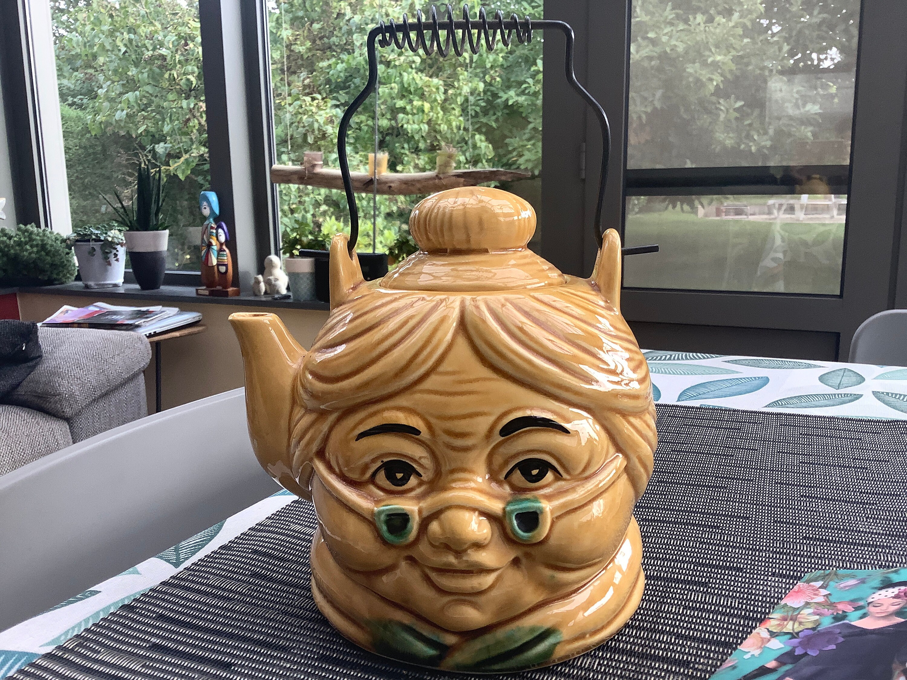 茶入れ  祖母懐（そぼかい）高さ約6.5cm ヴィンテージ Yellow Glazed Teapot in the Shape of the Head of an Old Lady