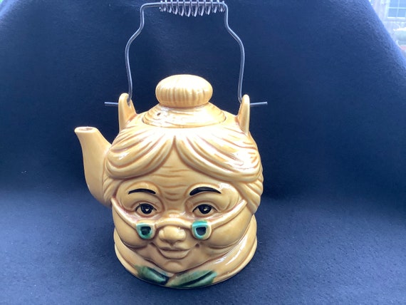 茶入れ  祖母懐（そぼかい）高さ約6.5cm ヴィンテージ Yellow Glazed Teapot in the Shape of the Head of an Old Lady