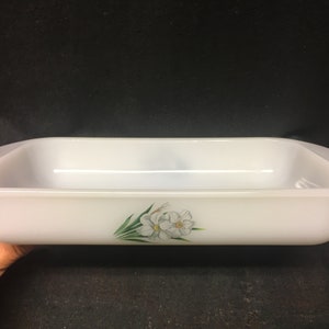 Vintage Arcopal Franse schotel, daphodile ontwerp Retro melkglas Arcopal daphodile design serveerschaal gemaakt in Frankrijk
