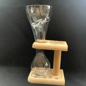 Vaso Kwak o vaso de cochero en soporte de madera de la cervecería belga Pauwels