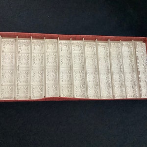 Vintage set of 12 beautiful French cut crystal cutlery holders, messengers in original box, Crystal with lead.