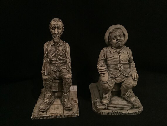 ドン・キホーテとサンチョ・パンサの美しく、非常に精巧な鋳石のブック