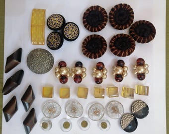 Lot of antique buttons from the 30s and vintage in velvet, wood, glass, resin and jewel buttons