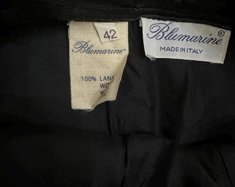 Blumarine Made in Italy Gürtel aus reiner Wolle, Ledereinsatz, Jeansmodell, Logo auf dem Knopf