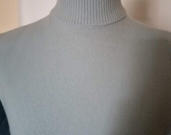Pringle 100% cashmere made in Scotland Dolce Vita model in powder blue 38/97