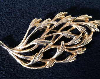 Liz Claiborne Gold Tone Openwork Leaf Brooch