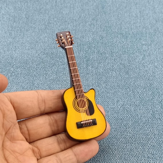 Modèle Miniature Guitare Avec Support Et étui - Réplique Détaillée Pour Décoration Maison, Bureau, Maison De Poupée - Cadeau Musicien