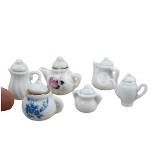 toy DIY Dollhouse 1:12 Scale Miniature Porcelain Painted porcelain teapot/flagon
