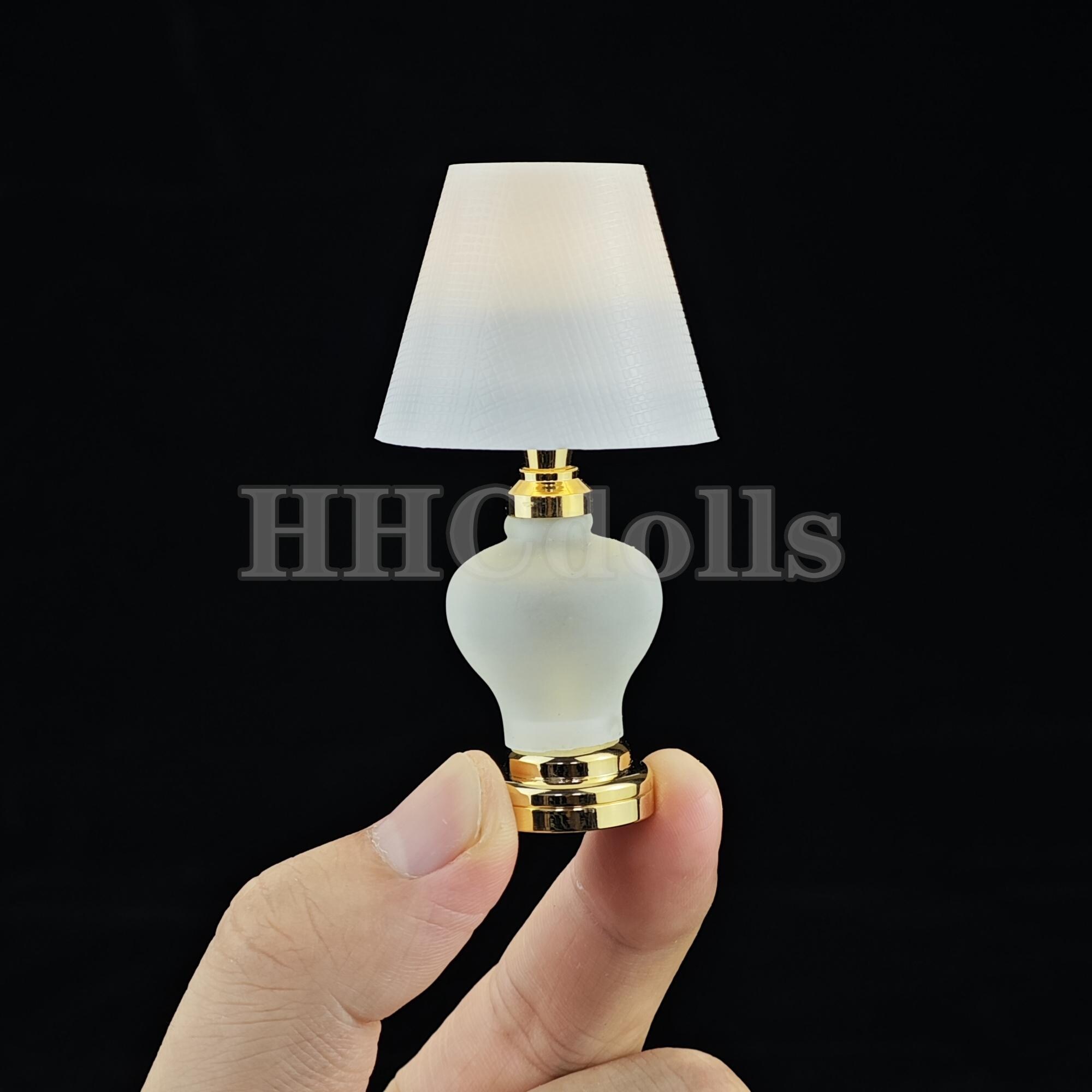 Lampada Da Tavolo In Miniatura Scala 1:12 &ndash; Per Casa Delle Bambole O Diorami (Oro/Bianco 664)