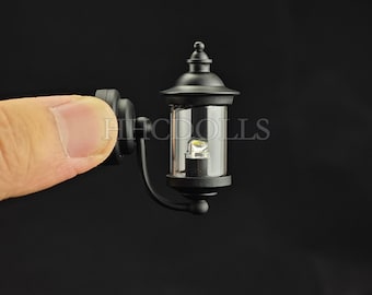 Miniatuur poppenhuis zwart metalen wandlamp: schaal 1/12 led