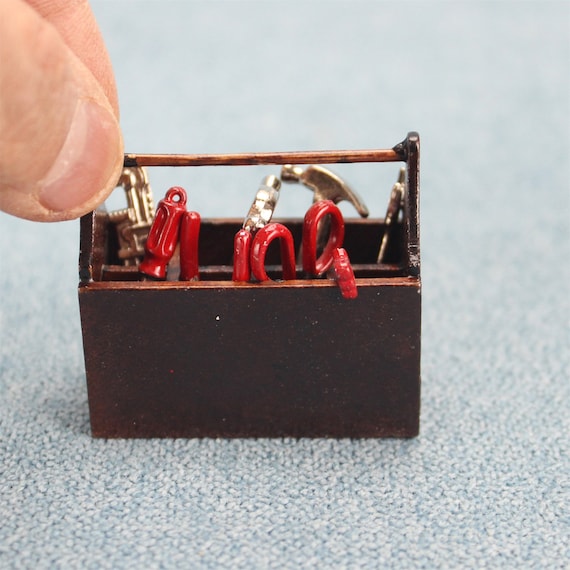 Cassetta degli attrezzi e utensili in miniatura per casa delle bambole, set di 8 utensili in miniatura per casa delle bambole o giardino esterno in miniatura, miniatura in scala per abbellimento di