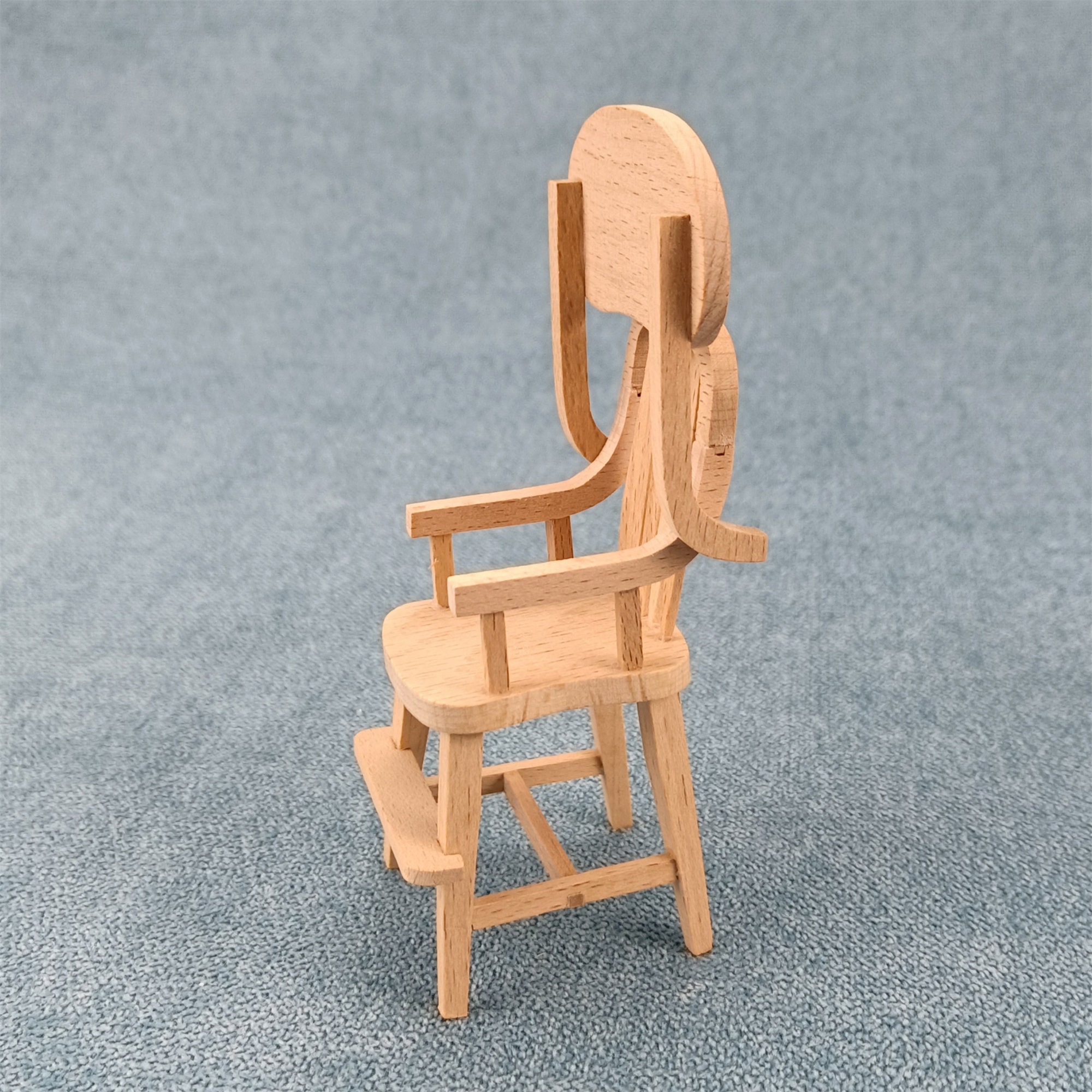 Miniatur-Hochstuhl Aus Holz – Puppenhauszubehör Im Maßstab 1:12, 5,3 X 4,2 X 10 Cm