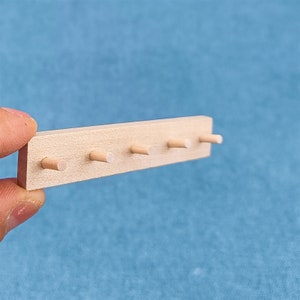 Holzspielzeug Puppenhaus Miniatur Möbel 1/12 Unlackiertes Wand Stangen Regal