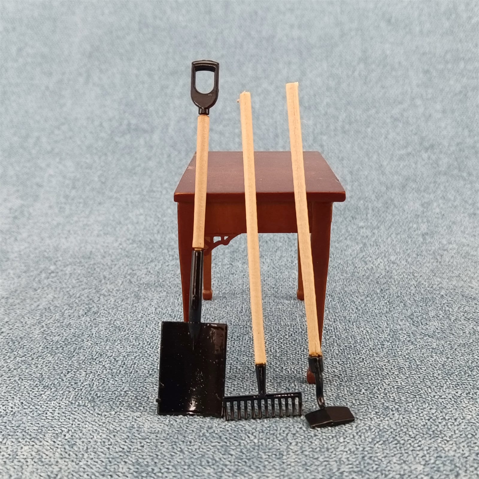 Süßes Mini-Gartenwerkzeug Set – 3-teilig Mit Schaufel, Rechen & Hacke Für Puppenhaus & Dioramen