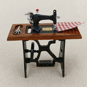 Dollhouse decoration 1:12 scale sewing machine scene decoration Mini model