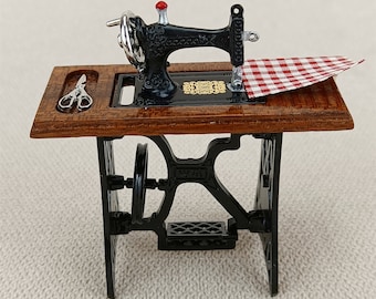 Reutter Porzellan Nähmaschine Metall Sewing Machine Metal Puppenstube 1:12 