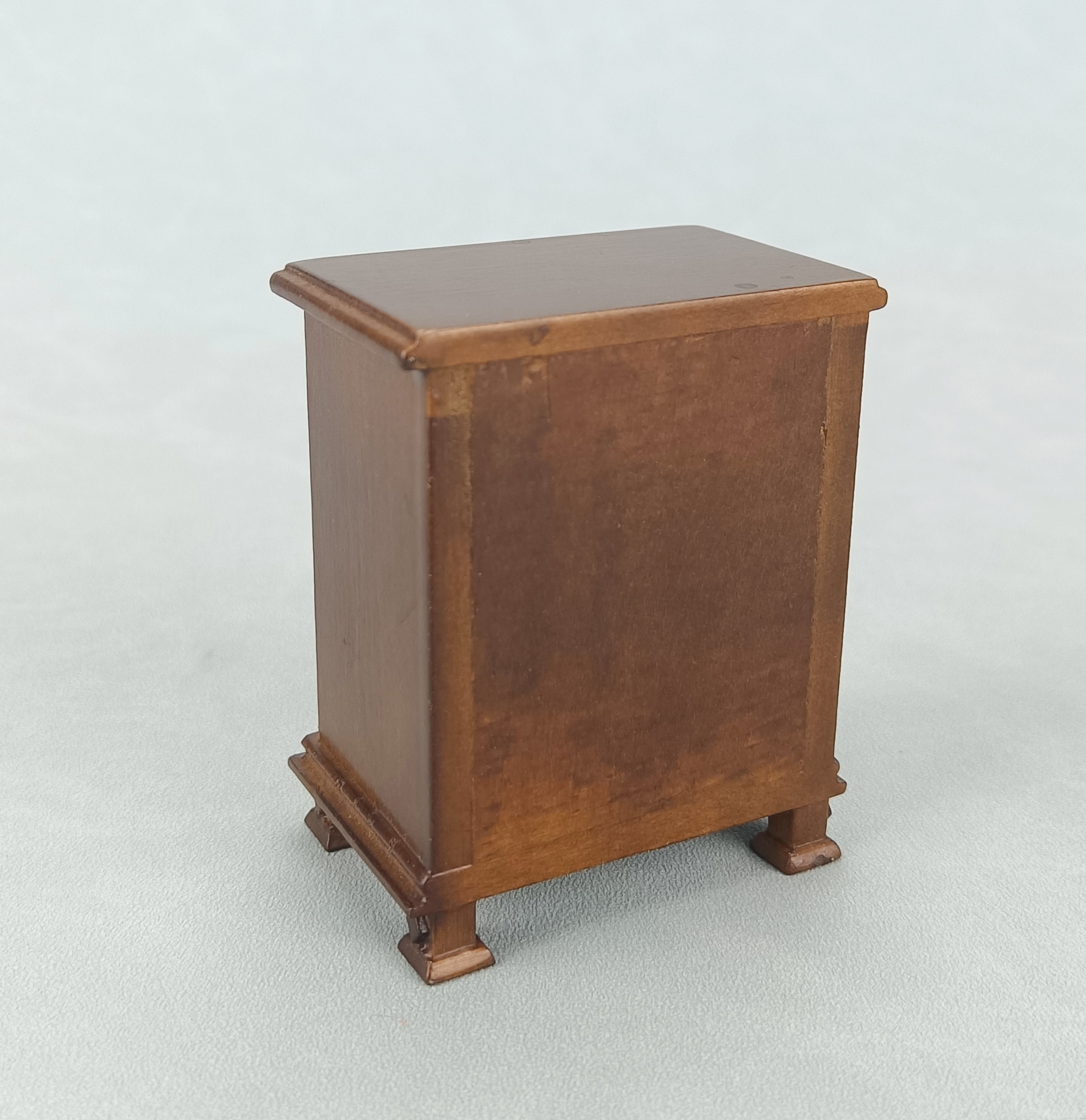 Miniatur-Garderobe Aus Holz Für Puppenhaus Im Maßstab 1:12 – Doppeltüriger Kleiderschrank, Vintage Braun, Für Kinder & Sammler