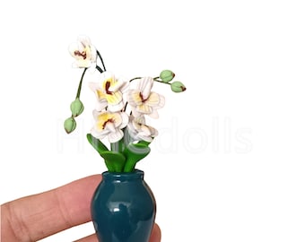 Orchidée phalaenopsis blanche miniature : fleur de maison de poupée à l'échelle 1/12