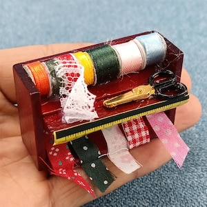 dollhouse colored thread cloth Sewing kit Scissor miniature 1/12 scale decortion diy toys gift