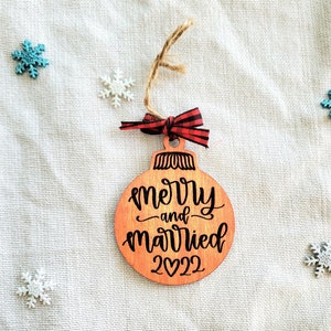 Christbaumschmuck 2022 | Personalisierter Christbaumschmuck roségold | Erste Weihnachten als MR. und MRS Engaved