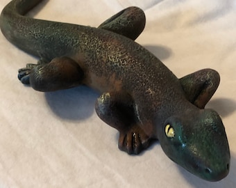 Dry Brushed Ceramic Gecko Wall Hanging using Mayco Softee Stains by jmdceramicsart