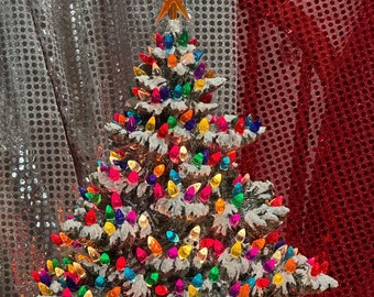 Snow-Dusted Xmas Tree - Handmade Ornamented Christmas Tree & Base - Sapin de Noël en métal Extravagance - Xmas Tree Decor - Xmas Tree Gift