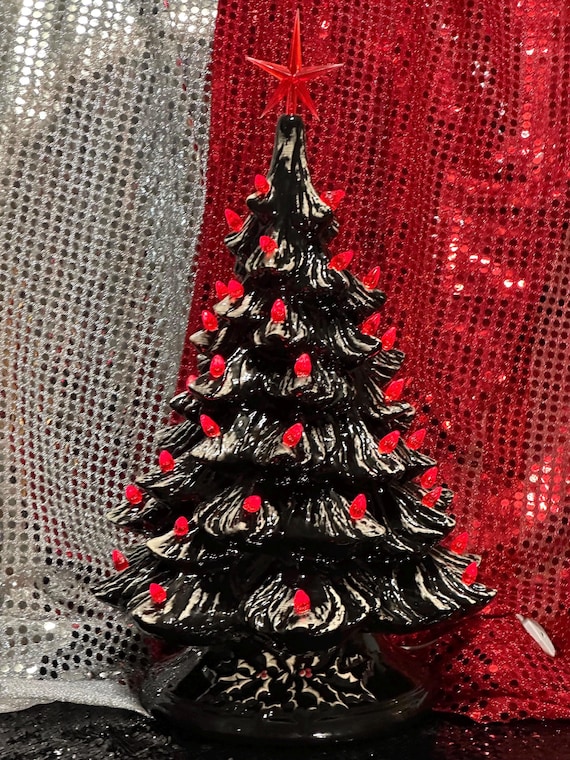 手作りの陶器製クリスマスツリー：赤い星の飾り、David Bruce Art