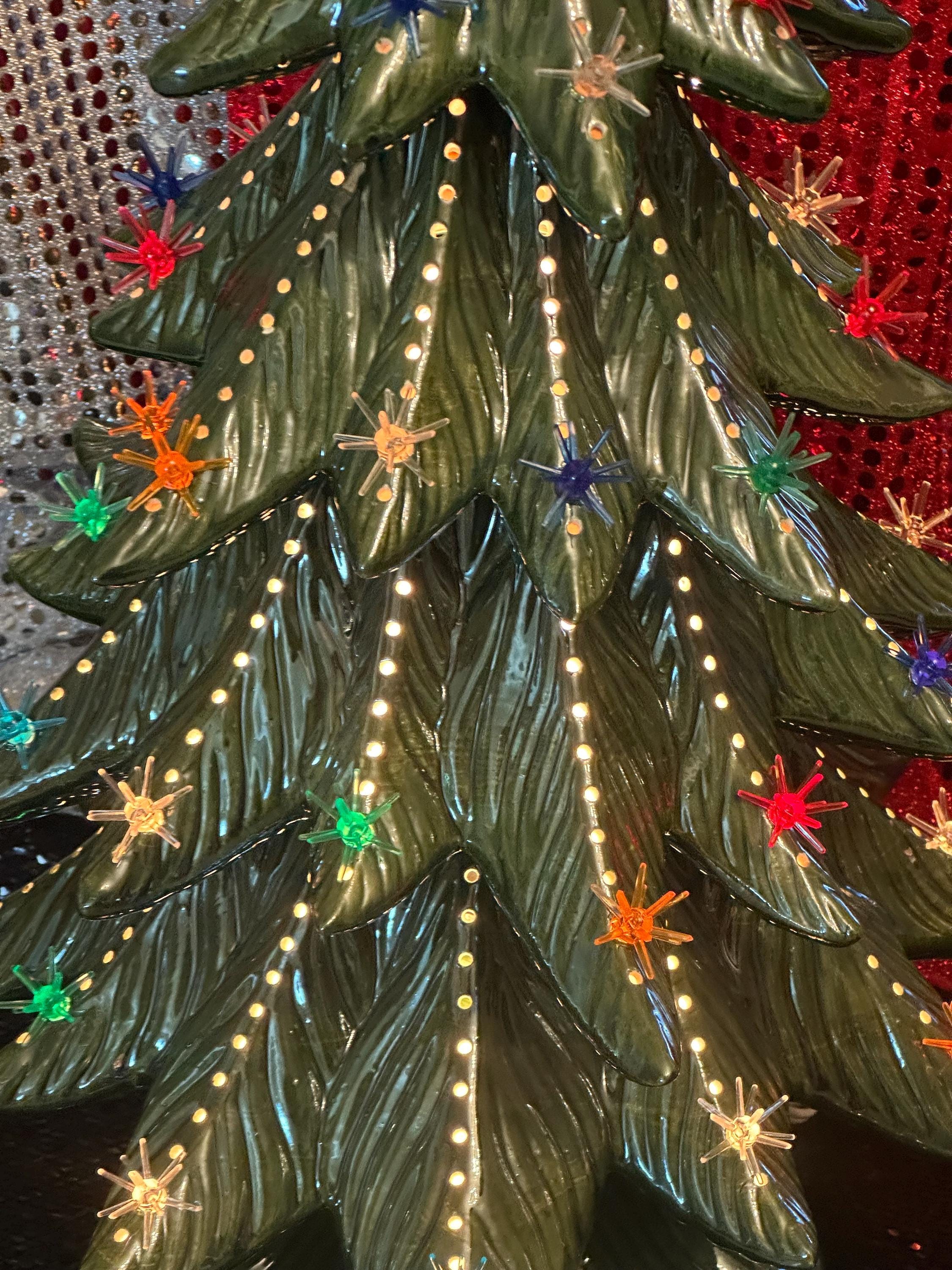 ハンドメイド陶器クリスマスツリー 手作り陶器クリスマスツリー：グリーン釉スプートニク電球 - 22.5