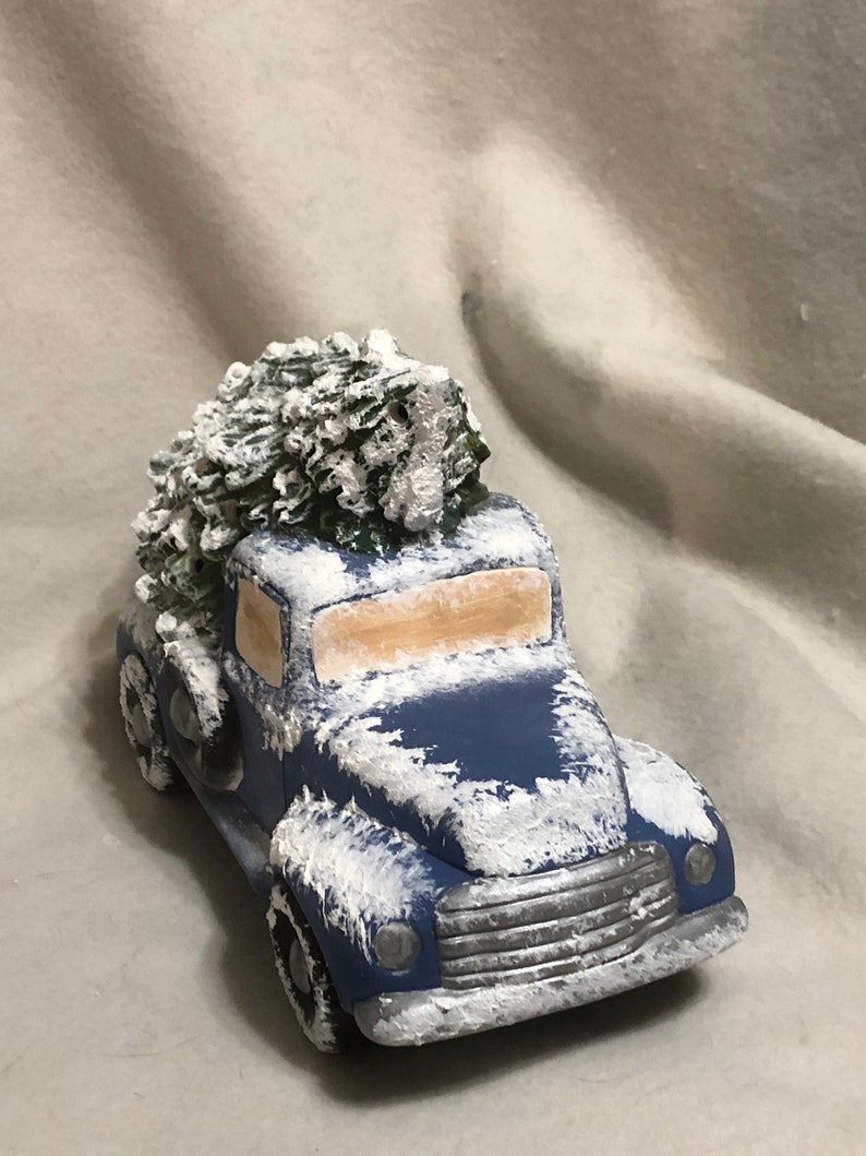 Blue Ceramic Classic Pickup and Tree con nieve y agujeros para luces imagen 3