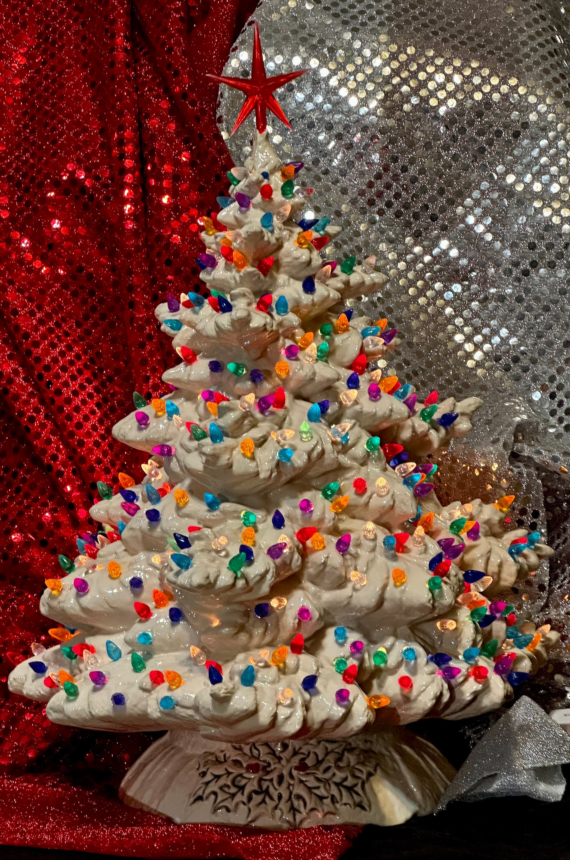 Mud Pie Albero Di Agrifoglio Decorativo In Ceramica - Bianco, Dipinto A Mano - 25,4 Cm