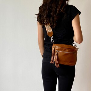 Bauchtasche Leder, groß, inkl. 2 Gurte / Bodybag Hüfttasche Crossover bag sowie ein individueller Geschenkanhänger