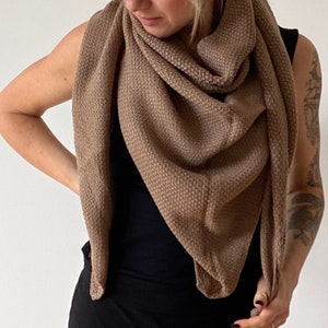 Cachecol lenço triangular tricotado