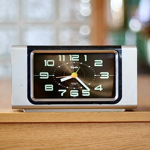 Vintage Rhythm Wecker Table Clock / Transistor Alarm / Retro Desk Clock / Retro Alarm Clock / Retro Clocks / Alarm Clock / Japan / '70s image 1